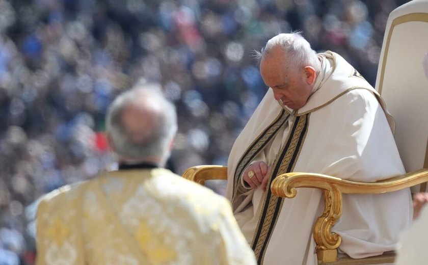 Papa realiza missa de Páscoa e expressa profunda preocupação com a violência no Oriente Médio