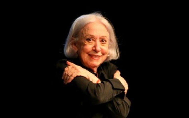 Filas e 10 mil ingressos vendidos: monólogo de Fernanda Montenegro causa alvoroço no Sesc