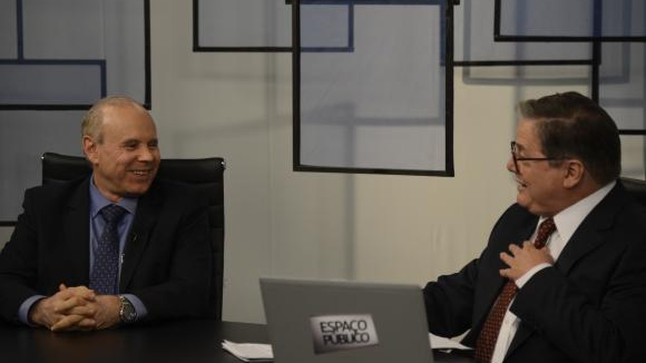 Mantega: choques de preços e câmbio impediram queda da inflação nos últimos anos