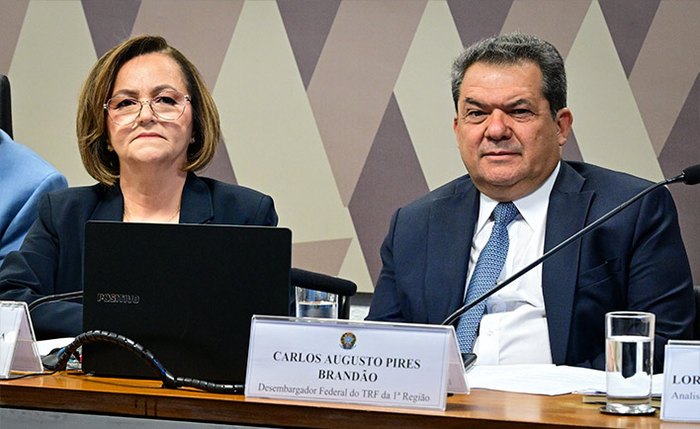 A procuradora Marluce Caldas durante a sabatina na CCJ