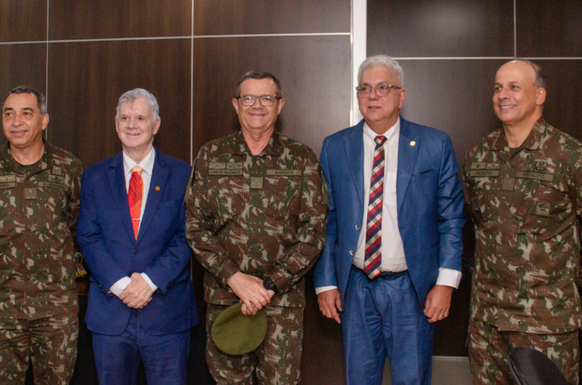 Corregedor eleitoral do TRE se reúne com o comandante militar do Nordeste