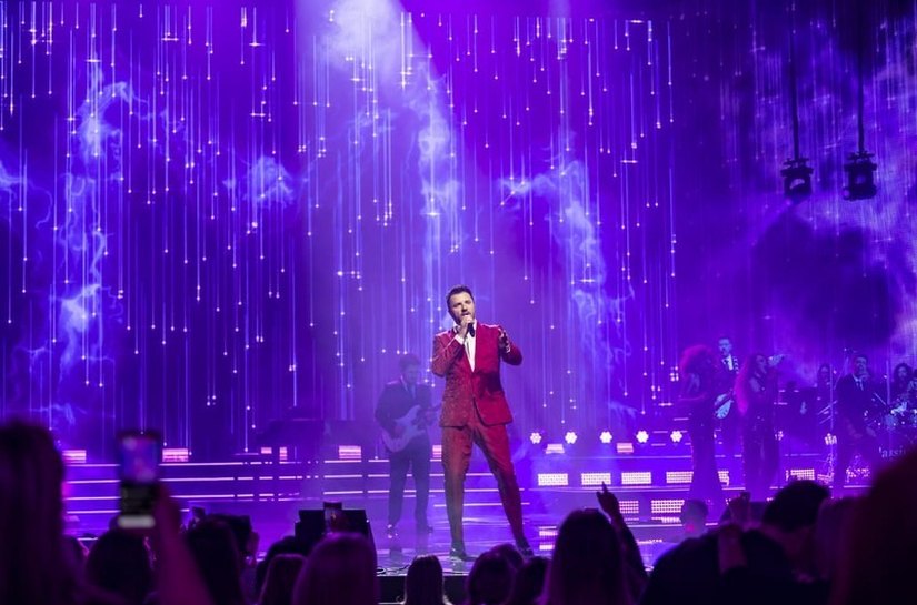 Maurício Manieri celebra o Dia dos Namorados em show especial nesta quinta-feira na Vibra
