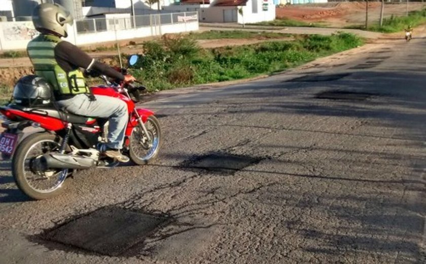 Arapiraca: Operação tapa-buracos chega ao bairro Olho d&#8217;Água dos Cazuzinhas