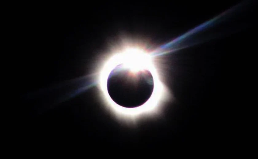 Um rastro de sombra sobre a Terra: veja imagem inédita do eclipse solar total