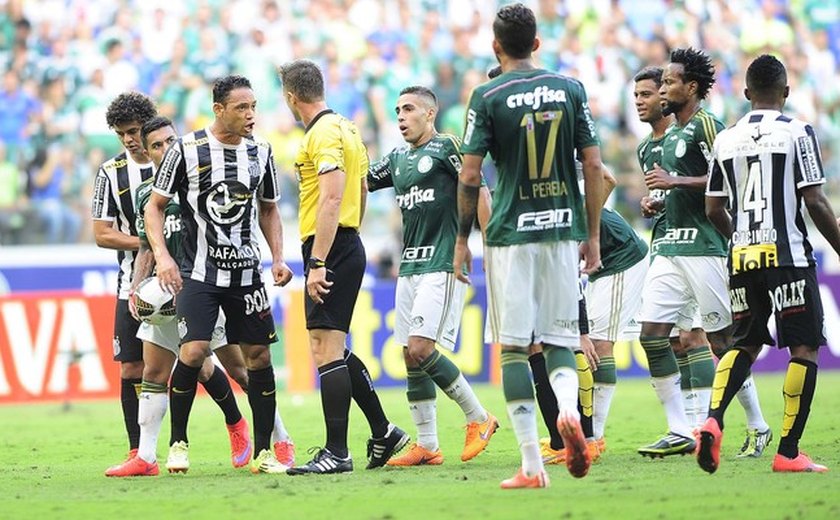 Com lances polêmicos, Palmeiras vence o Santos por 1 X 0