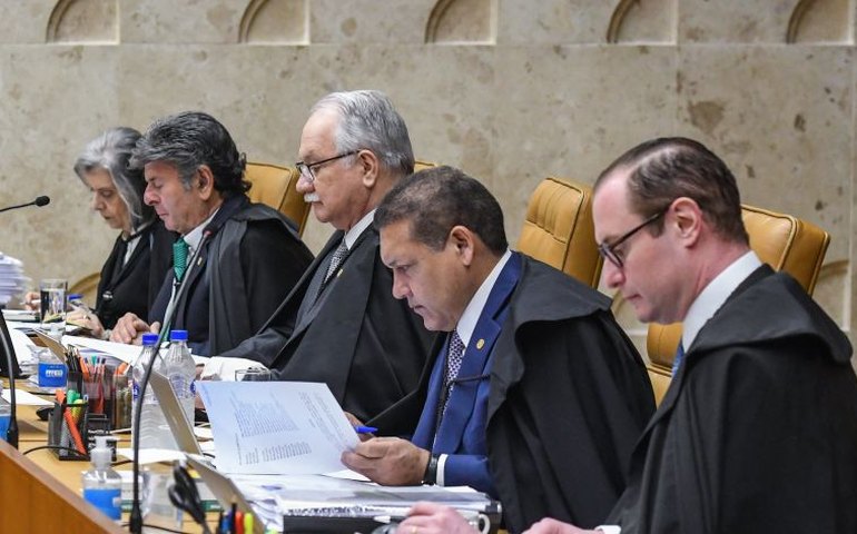 Maioria do STF determina que Congresso defina regra sobre licença-paternidade