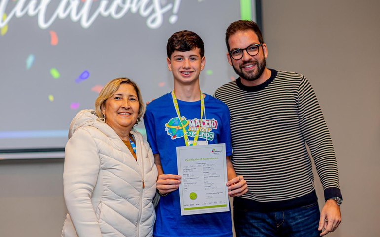 Emoção e entrega de certificados para 25 estudantes marcam encerramento de intercâmbio histórico em Londres