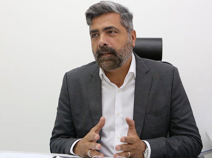 Cliente que recebeu multas de carro dado como entrada deve ser indenizada