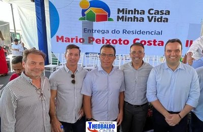 Prefeito Theobaldo Cintra acompanha ao lado do governador Paulo Dantas a entrega de 384 moradias do Minha Casa, Minha Vida