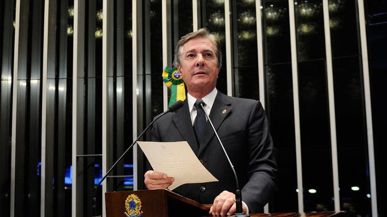 Collor denuncia ação midiática na operação e recebe apoio de senadores