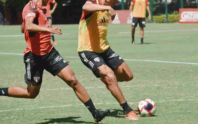 São Paulo treina de olho no Vitória e quer usar bom momento para crescer no Brasileirão