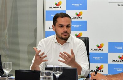 “A vacina não impede que você pegue Covid-19, ela impede que você morra”, afirma Alexandre Ayres