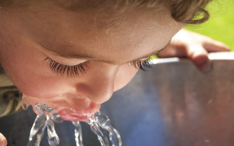Senado aprova obrigatoriedade de água potável em escolas públicas