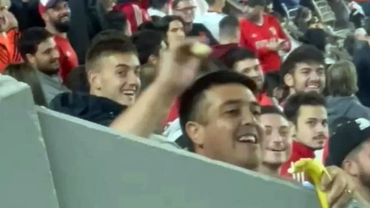 River Plate suspende sócio que atirou bananas na torcida do Fortaleza