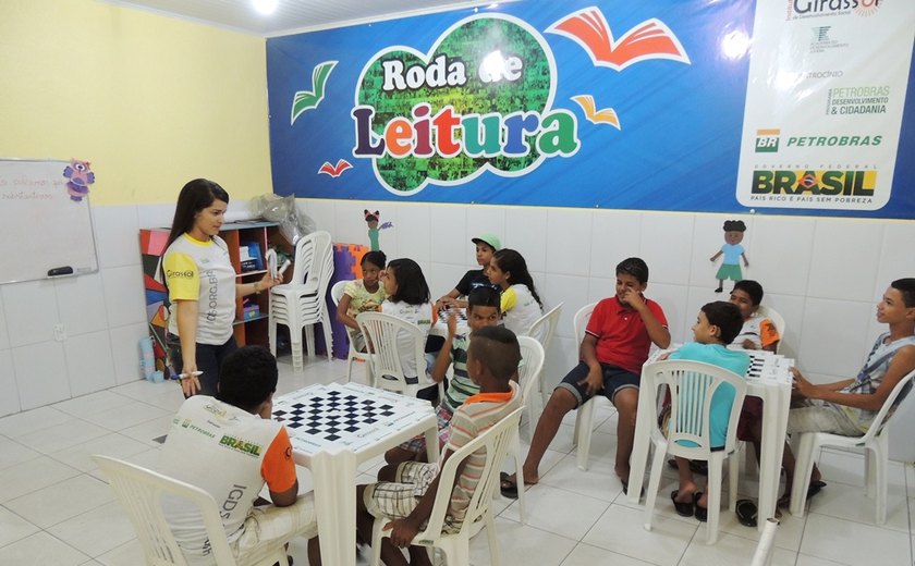 Apoio educacional é ofertado aos alunos pelo Instituto Girassol