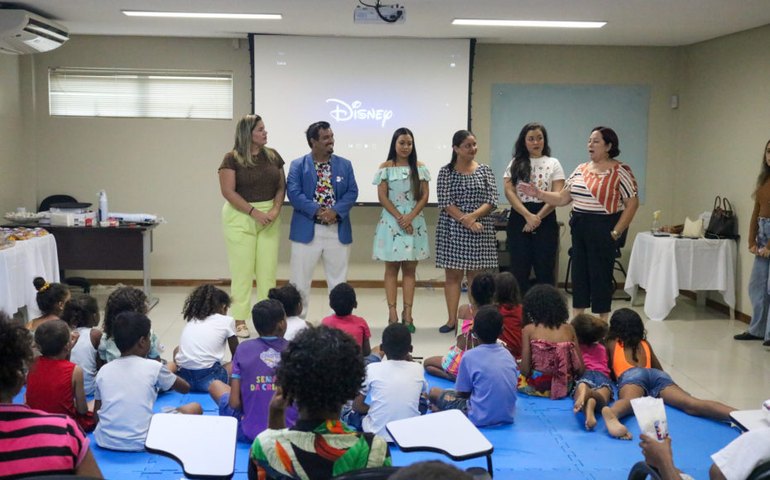 OAB e Caixa de Assistência dos Advogados promovem sessão de cinema para crianças da Vila Emater