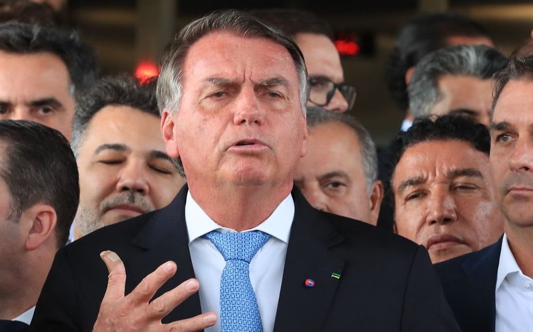 Cirurgia de Bolsonaro para bloquear nervo do diafragma é concluída em Brasília