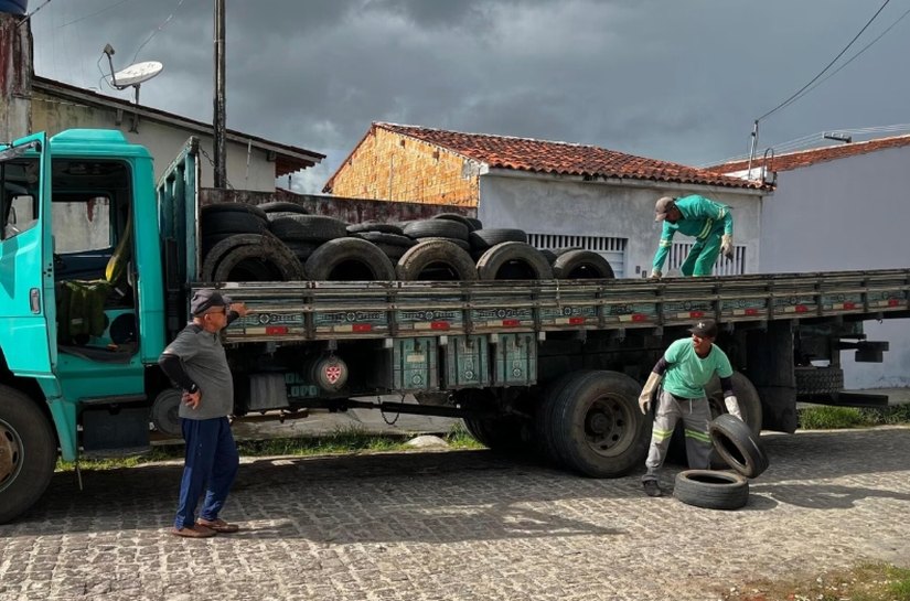 Prefeitura de Penedo recolhe mais de 8 toneladas de pneus no primeiro semestre deste ano