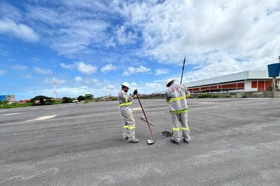 Prefeitura inicia instalação de rede elétrica e iluminação no Novo Mercado da Produção