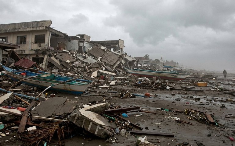 Terremoto de magnitude 7,8 nas Filipinas mata 12 pessoas, destrói edifícios e provoca tsunami