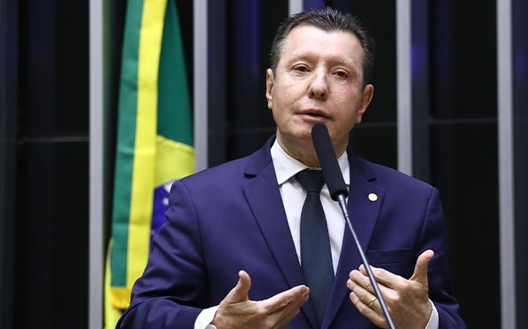 Lula dispensa José Nelto (União-GO) e mais 7 da função de vice-líderes na Câmara