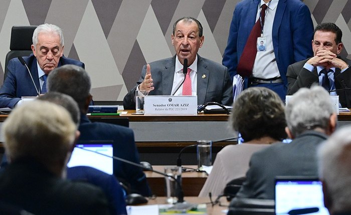 O senador Omar Aziz, relator, se pronuncia na reunião da CCJ  Fonte: Agência Senado