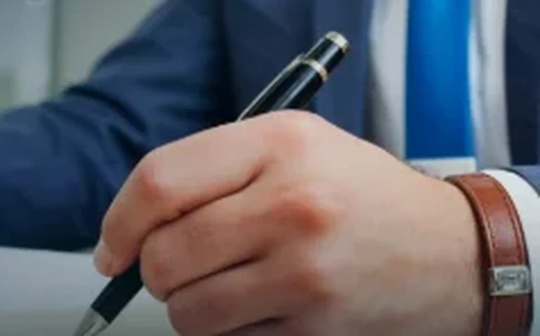 Justiça condena empresa por rebaixar plano de saúde de funcionária afastada para tratar câncer