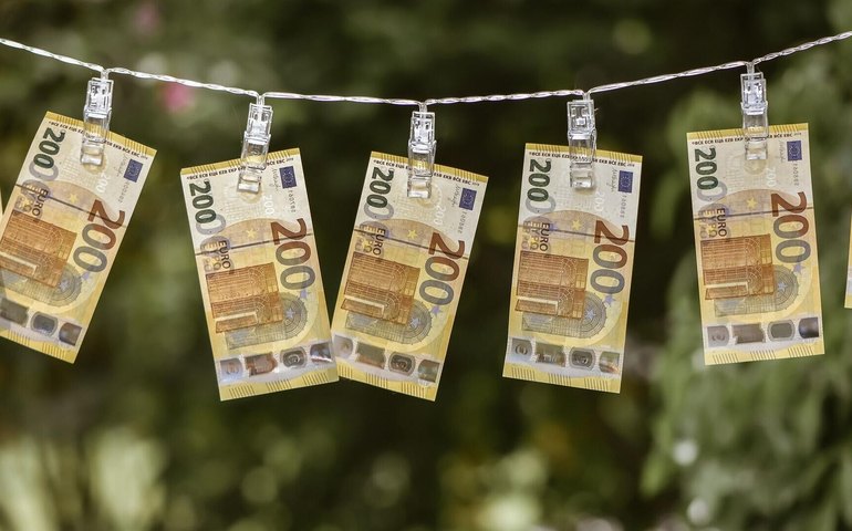 Mídia ocidental demorou para reconhecer corrupção na Ucrânia e UE, diz ex-deputado italiano