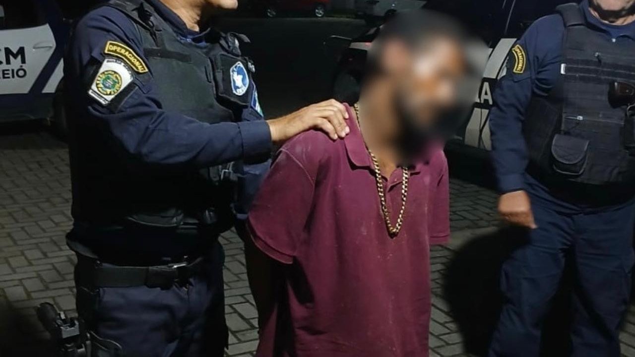 Guarda Municipal prende em flagrante homem furtando fios em estabelecimento no Farol