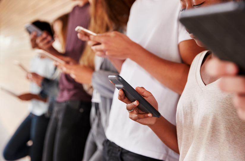 Redes sociais, celulares e IA: aliados ou desafios para o desenvolvimento dos jovens?