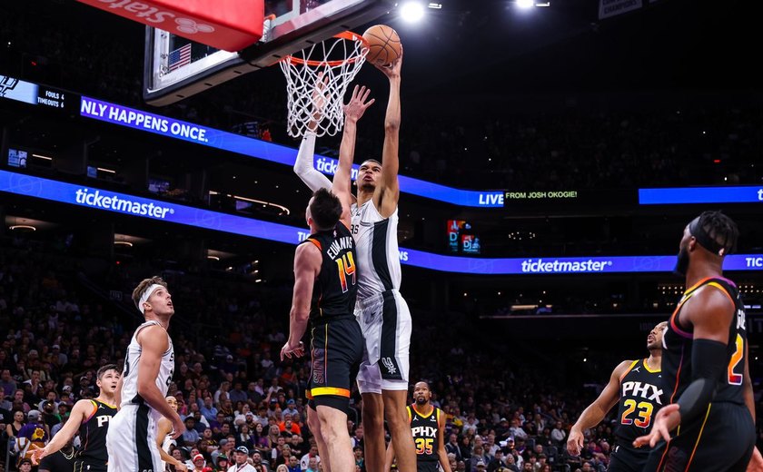 Durant perde a bola nos últimos segundos e permite virada dos Spurs sobre os Suns