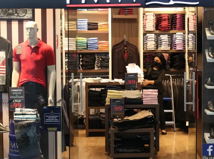 Entenda os direitos do consumidor para trocas de presentes de Natal