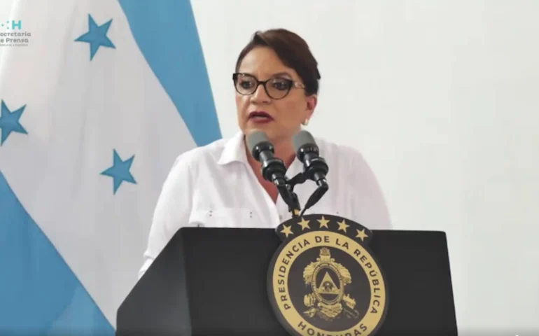 Presidente de Honduras denuncia 'golpe de Estado' em andamento por trás de um escândalo de narcotráfico