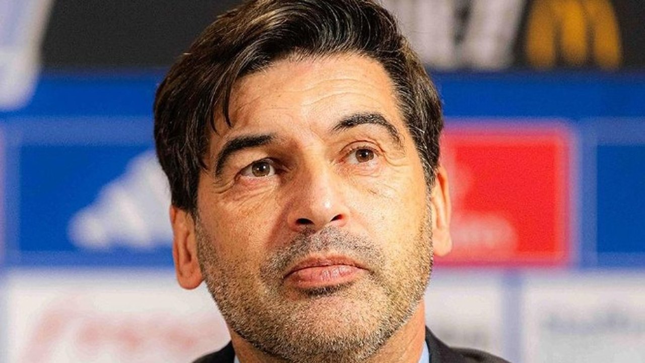 Treinador do Lyon se irrita com críticas e reage: 'Talvez eu seja um técnico de m....'