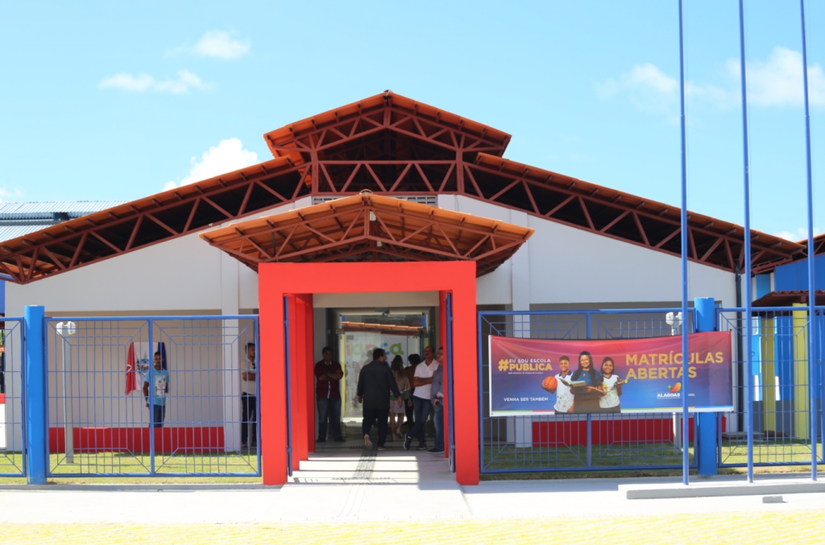 Escola Estadual Correia Titara transforma realidade educacional em Marechal Deodoro