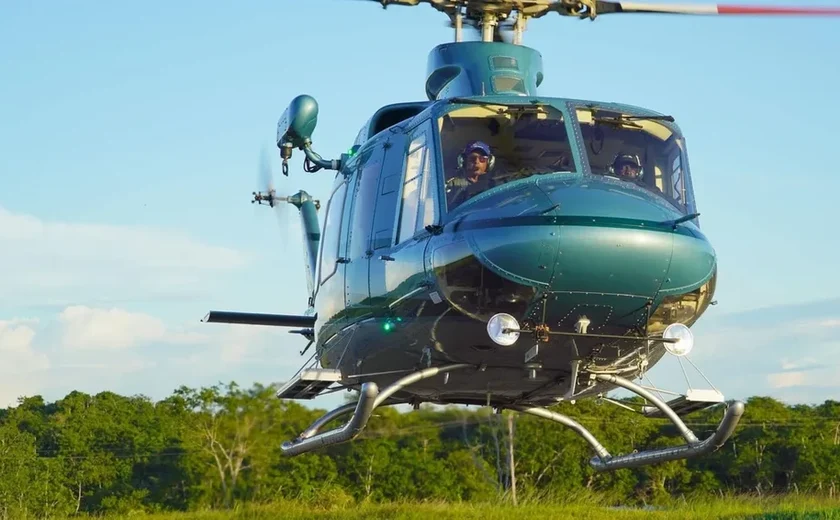 Helicóptero cai na região de Caieiras, em SP; duas pessoas são resgatadas com vida