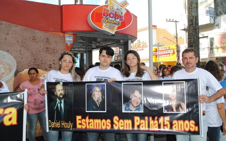 Familiares de Daniel Houly fazem caminhada em Arapiraca pedindo Justiça