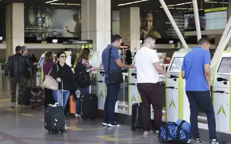 Passagens aéreas caem 12,09% em abril e têm maior contribuição de alívio para o IPCA