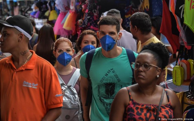 Bolsonaro sanciona auxílio de R$ 600 a informais