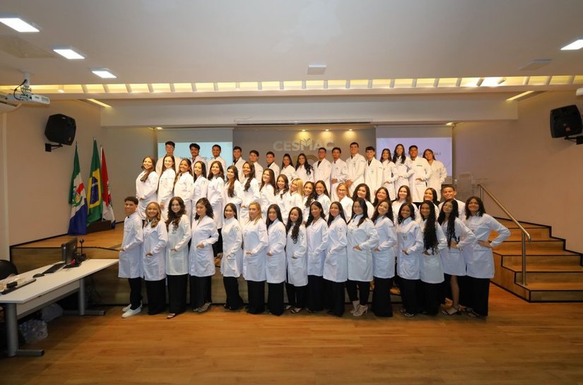 Cerimônia do jaleco marca nova etapa na formação de estudantes de Fisioterapia do Cesmac