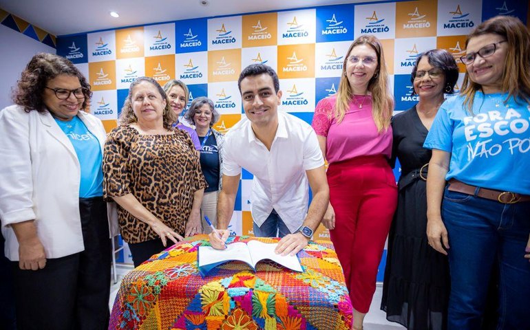 Prefeito JHC assina termo de compromisso com Unicef para Busca Ativa Escolar