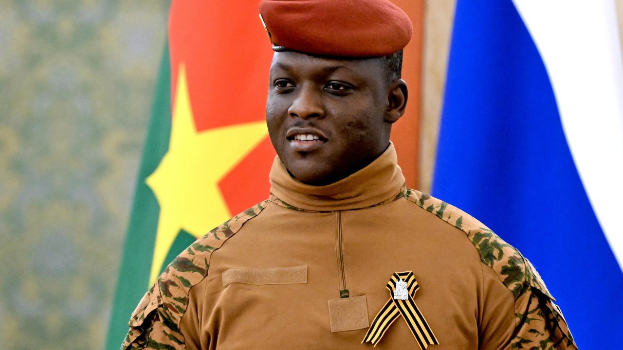 Como o sonho nacionalista de Traoré se realiza com o refinamento próprio do ouro de Burkina Faso?