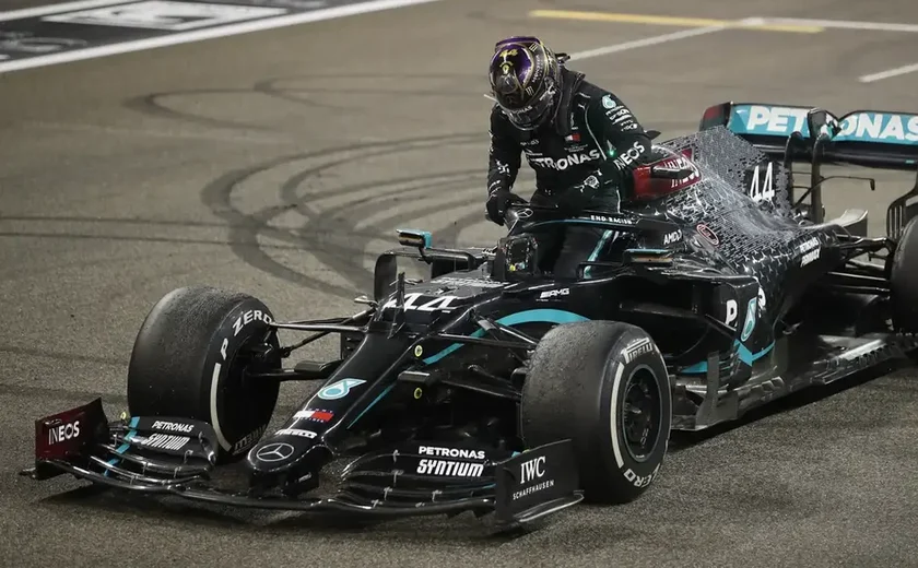 Antonelli se sente feliz na Mercedes e avisa: 'Não quero ser visto como substituto de Hamilton'