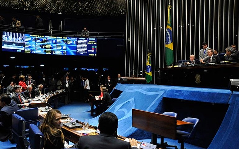 Senado economiza meio bilhão em dois anos, anuncia Renan