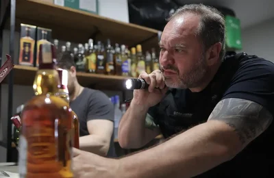 Carnaval: metanol em bebidas liga sinal de alerta nos estados