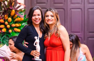 Juíza Eliana Augusta Machado recebe prêmio Selma Bandeira