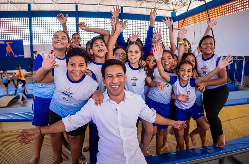 Prefeito Rodrigo Cunha acompanha início das atividades do Gigantão e reforça importância da educação integral
