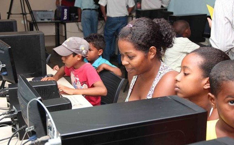 Quilombolas são beneficiados com acesso à internet em telecentro