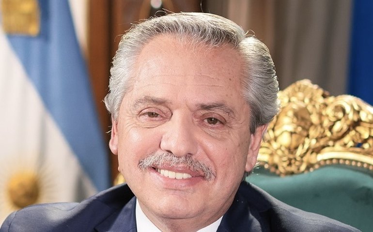 Acusado de agredir a ex-mulher, Alberto Fernández é alvo de busca e apreensão na Argentina