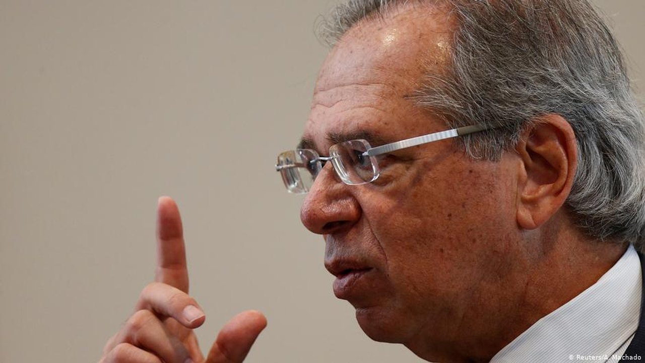 Após críticas, Guedes anuncia benefício a trabalhador informal